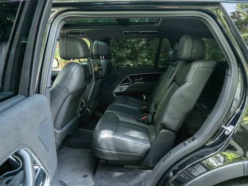 Used 2023 Land Rover Range Rover Long Wheelbase SE AWD/4WD image 11