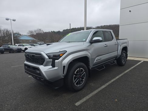 Used 2025 Toyota Tacoma TRD Sport image 8