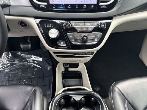 Used 2023 Chrysler Pacifica Touring-L FWD image 37