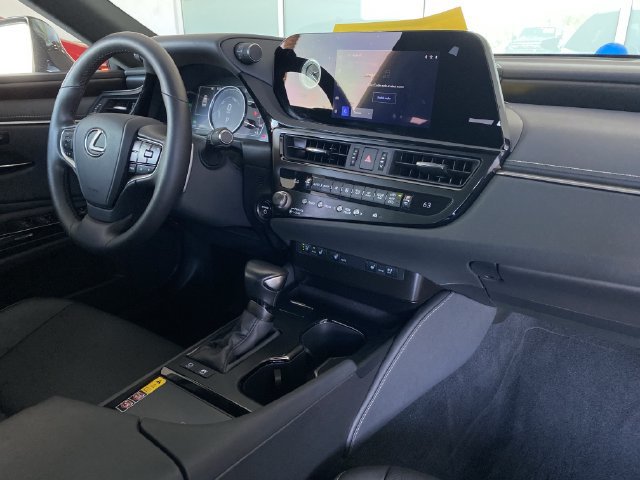 Used 2025 Lexus ES 300h w/ Premium Package FWD image 11
