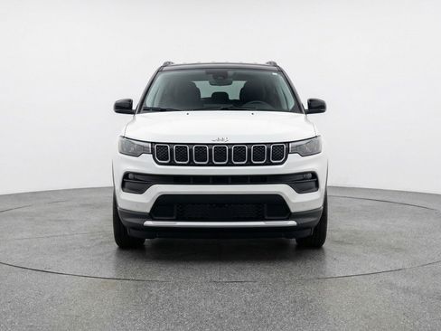 Used 2025 Jeep Compass Limited image 2