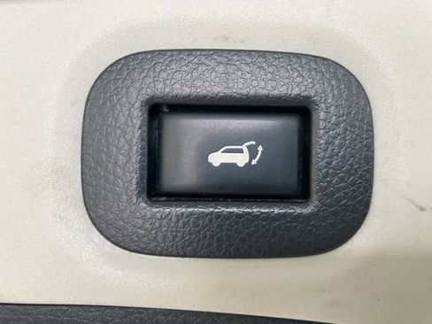 Used 2020 Nissan Rogue S image 30