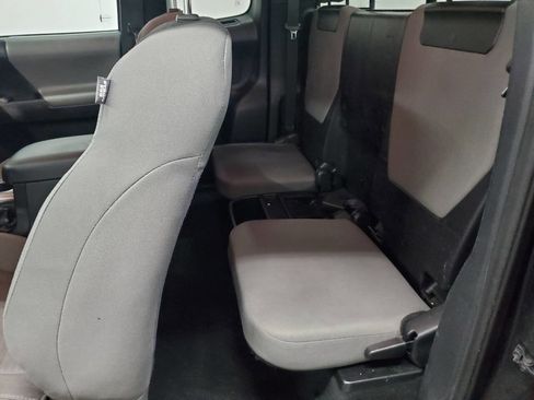 Used 2016 Toyota Tacoma SR5 AWD/4WD image 11