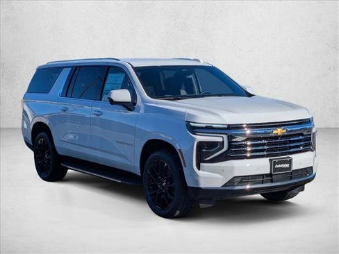 New 2026 Chevrolet Suburban LT image 7