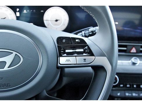 Certified 2025 Hyundai Elantra SEL image 20