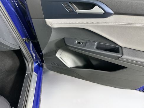 Used 2024 Volkswagen Taos SE image 30