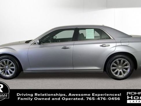 Used 2014 Chrysler 300 C RWD image 6