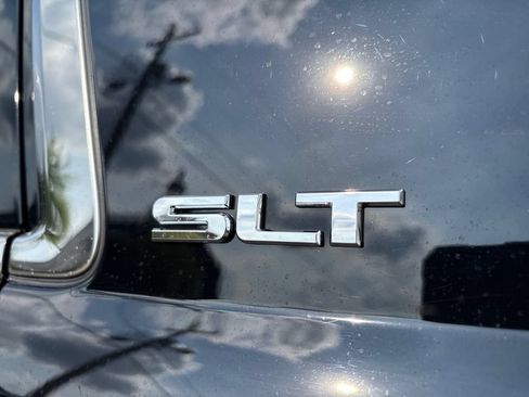Used 2017 GMC Yukon SLT w/ Premium Edition AWD/4WD image 11