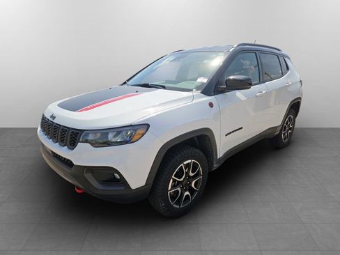 Used 2025 Jeep Compass Trailhawk AWD/4WD image 12