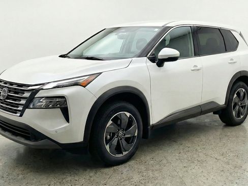 Used 2025 Nissan Rogue SV AWD/4WD image 3
