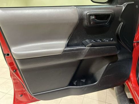 Used 2022 Toyota Tacoma SR w/ SR Convenience Package RWD image 19