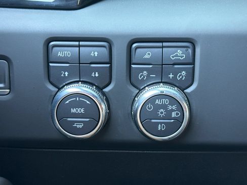 Used 2025 GMC Sierra 2500 AT4 w/ Technology Package AWD/4WD image 31