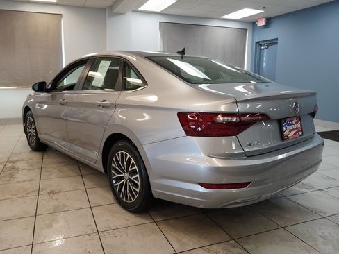 Used 2021 Volkswagen Jetta SE w/ SE Cold Weather Package image 11