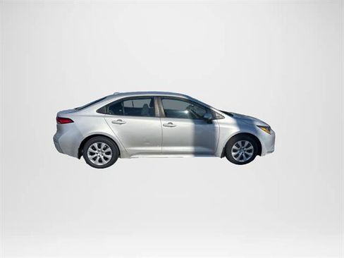 Used 2021 Toyota Corolla LE image 6
