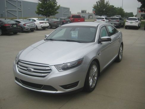 Used 2017 Ford Taurus Limited FWD image 4