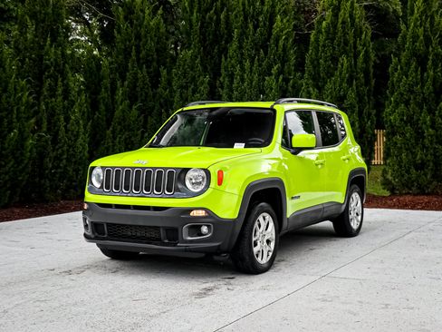 Used 2018 Jeep Renegade Latitude AWD/4WD image 5
