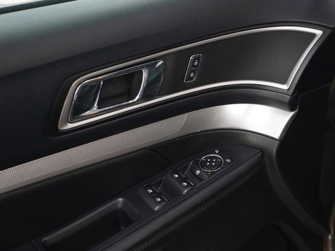 Used 2016 Ford Explorer XLT w/ Equipment Group 202A image 24