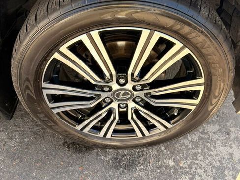 Used 2023 Lexus LX 600 4WD w/ Luxury Package image 32