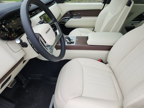 New 2026 Land Rover Range Rover Long Wheelbase SE AWD/4WD image 23