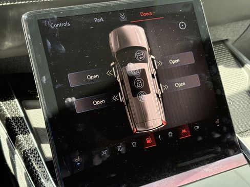 Certified 2025 Cadillac Escalade ESV V AWD/4WD image 27
