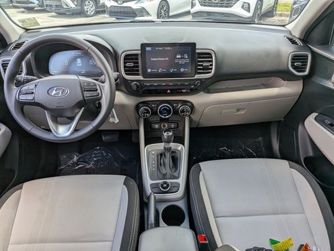 Used 2023 Hyundai Venue SEL FWD image 15