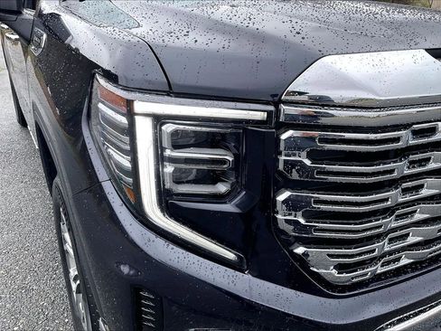 Used 2025 GMC Sierra 1500 SLT AWD/4WD image 31