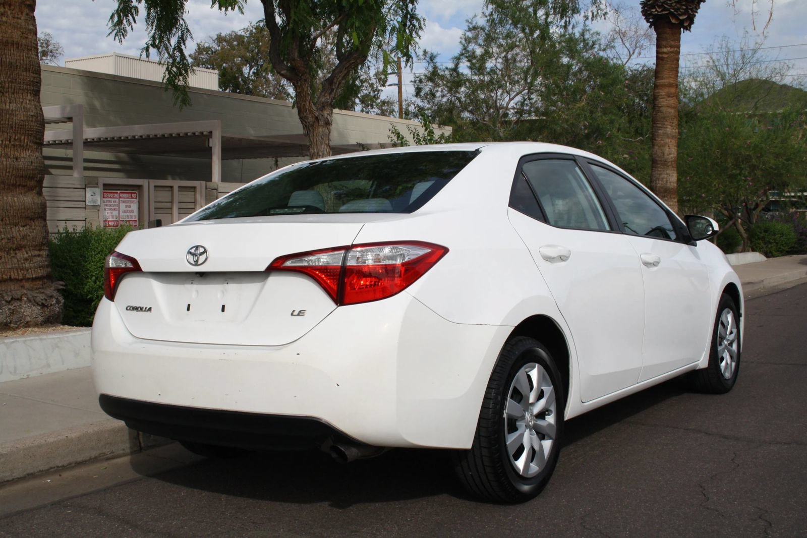 Used 2014 Toyota Corolla LE FWD image 4