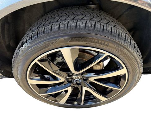 Certified 2022 Volvo XC90 T6 Momentum w/ Climate Package image 8