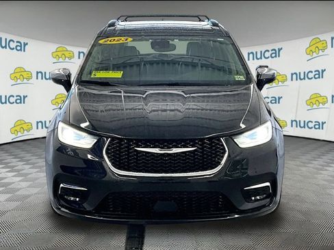 Used 2023 Chrysler Pacifica Limited FWD image 2