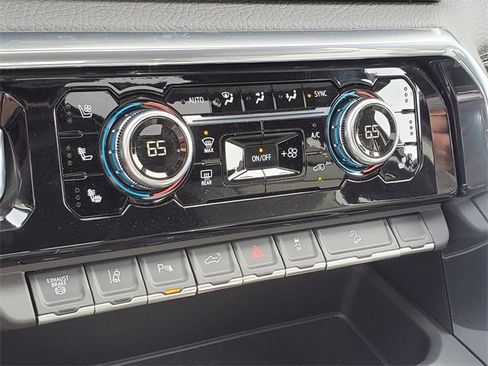 New 2025 GMC Sierra 2500 Denali w/ Denali Reserve Package image 23