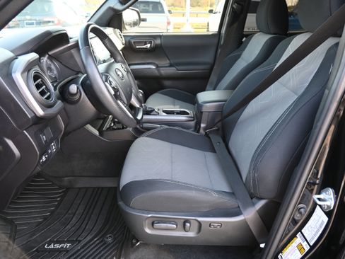 Used 2023 Toyota Tacoma TRD Off-Road image 16