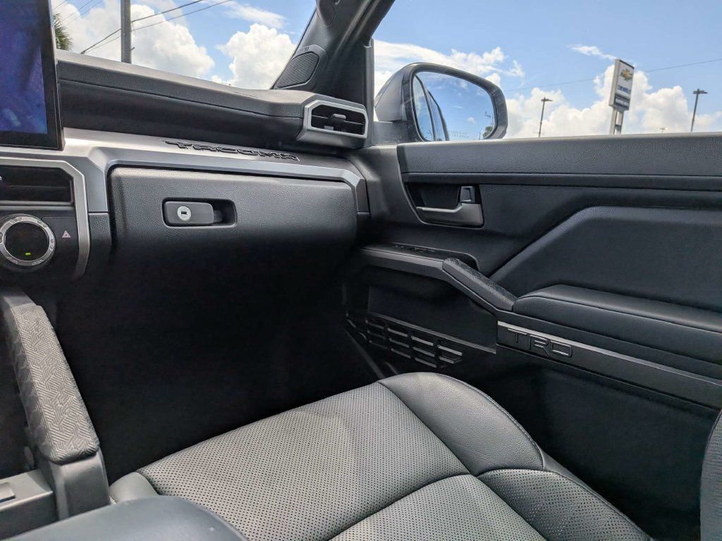 Used 2025 Toyota Tacoma TRD Sport w/ TRD Sport Premium Package AWD/4WD image 16