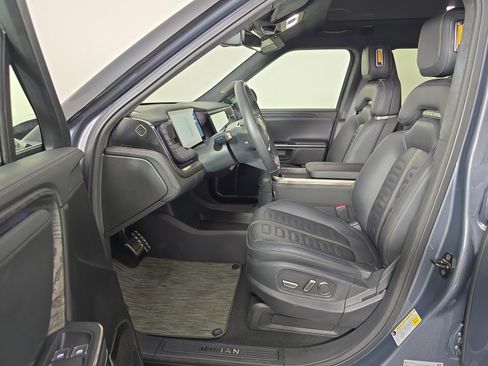 Used 2023 Rivian R1S Adventure image 20