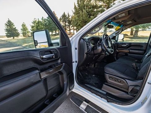 Used 2023 Chevrolet Silverado 2500 LT w/ Convenience Package image 9