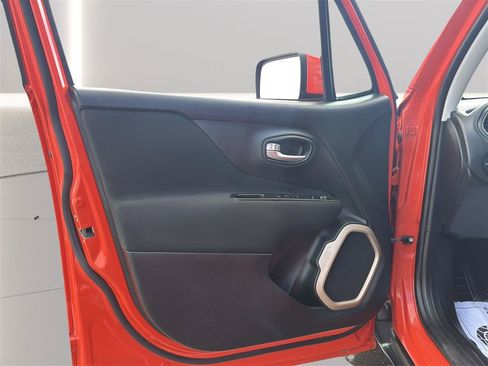Used 2016 Jeep Renegade Latitude w/ Popular Equipment Group AWD/4WD image 14