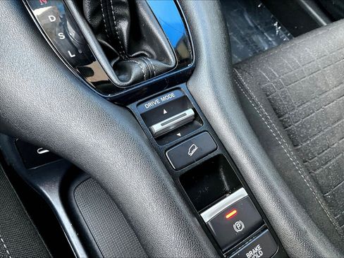 Used 2024 Honda HR-V LX image 14