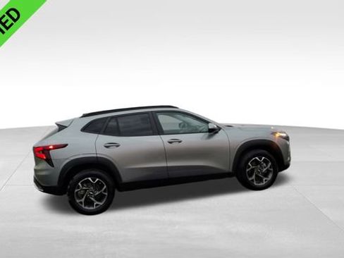 Certified 2024 Chevrolet Trax LT w/ Driver Confidence Package image 10