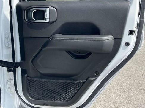 Used 2022 Jeep Wrangler Unlimited Sahara w/ Cold Weather Group AWD/4WD image 22