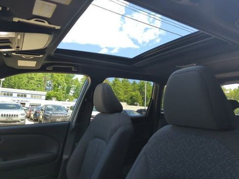 Used 2025 Subaru Forester Premium image 27