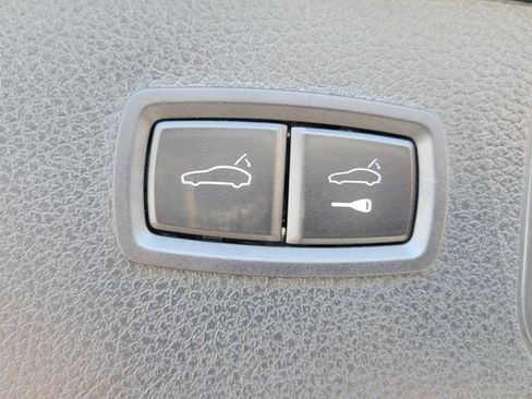 Used 2023 Porsche Macan AWD/4WD image 9