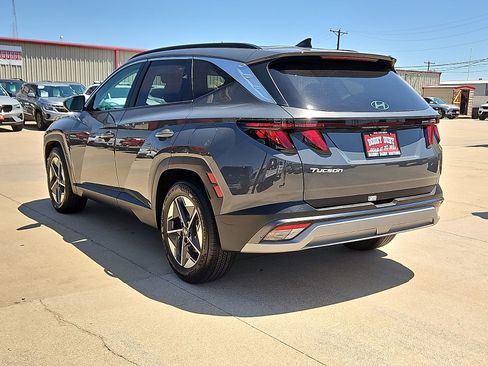 Used 2025 Hyundai Tucson SEL FWD image 2