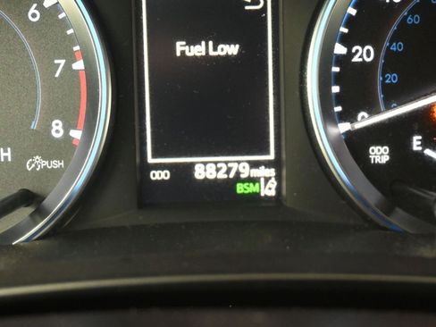 Used 2017 Toyota Highlander XLE image 16