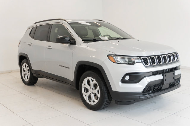 Used 2024 Jeep Compass Latitude AWD/4WD image 26