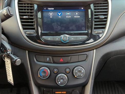 Used 2020 Chevrolet Trax LT image 12