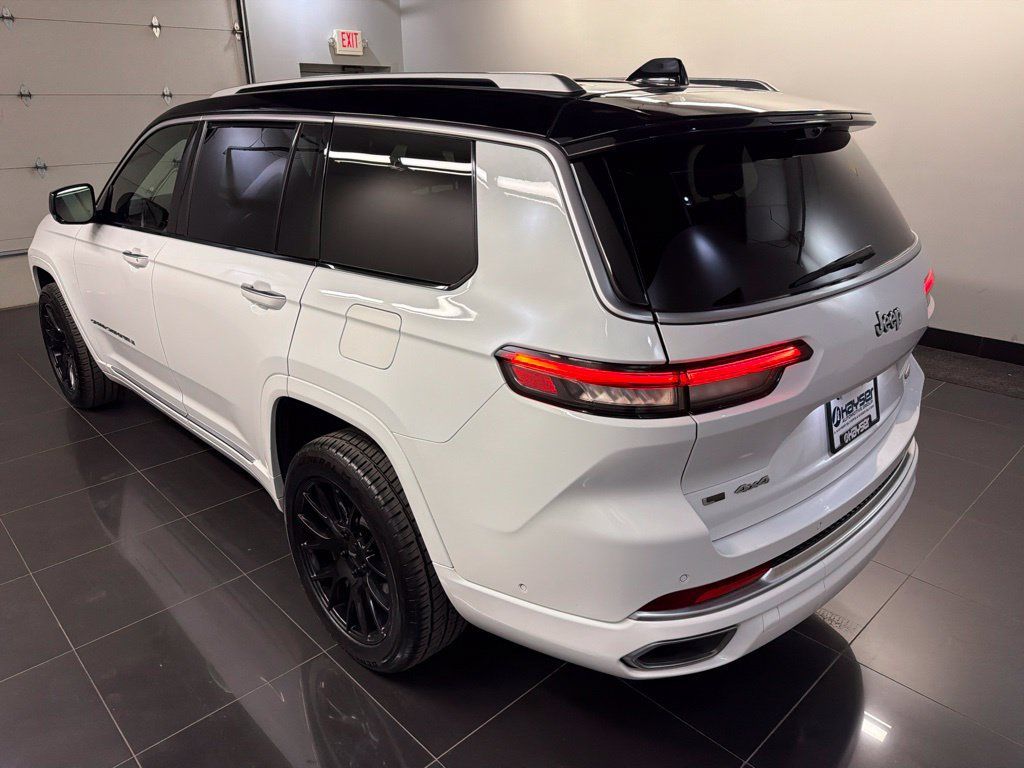 Used 2021 Jeep Grand Cherokee L Summit w/ Advanced Protech Group IV AWD/4WD image 4