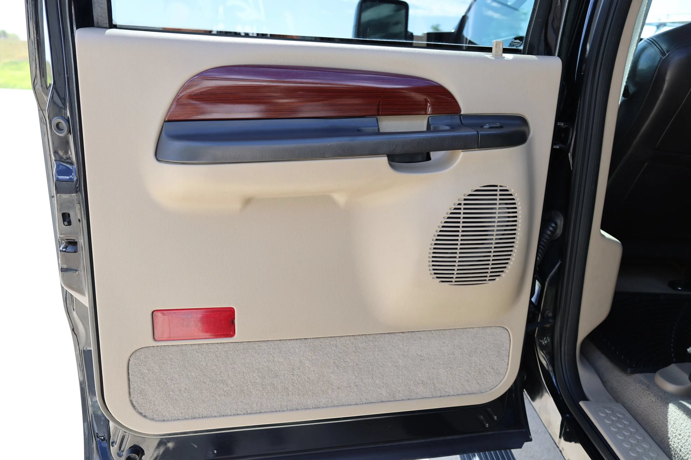 Used 2005 Ford Excursion Eddie Bauer AWD/4WD image 32
