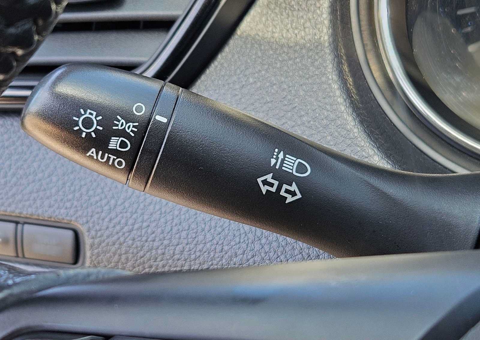 Used 2018 Nissan Rogue SV FWD image 24