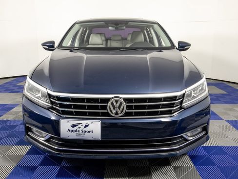 Used 2018 Volkswagen Passat 2.0T SE image 2