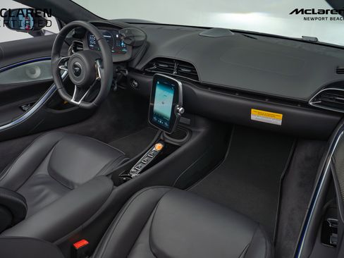Used 2025 McLaren Artura Spider image 21