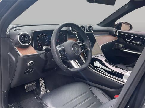 Used 2024 Mercedes-Benz GLC 300 4MATIC image 17